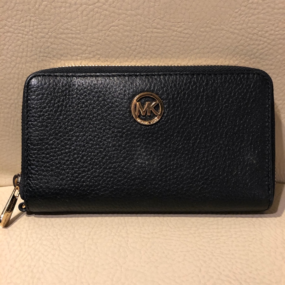 Michael Kors Fulton Zip-Around Leather Continental